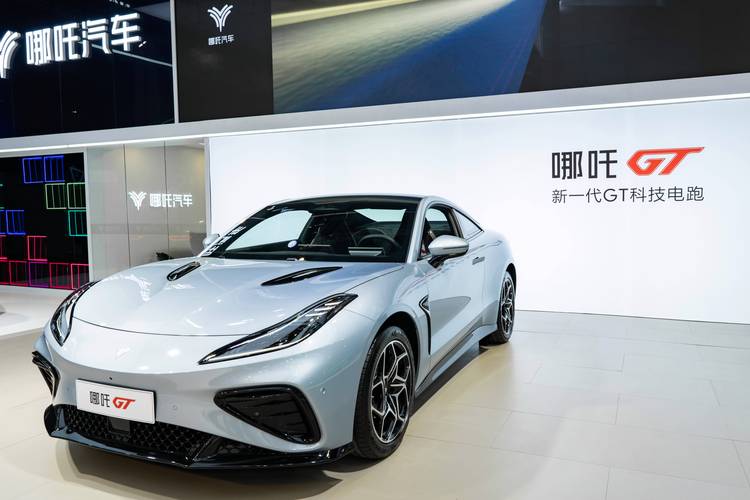 东莞53哪吒汽车在智能汽车领域的表现，领途汽车在新能源汽车市场中的影响力